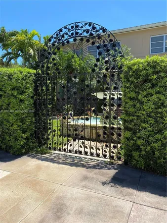 $1,950 | 40 Almeria Avenue, Unit 16, Coral Gables, FL 33134