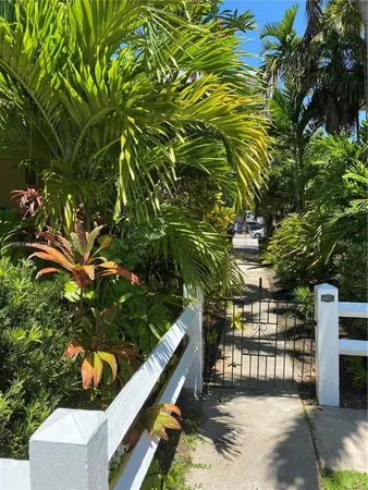 $1,950 | 40 Almeria Avenue, Unit 16, Coral Gables, FL 33134