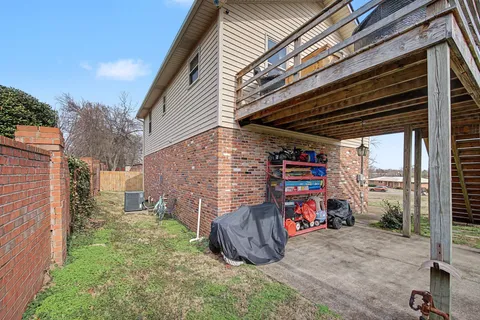 a view of a garage