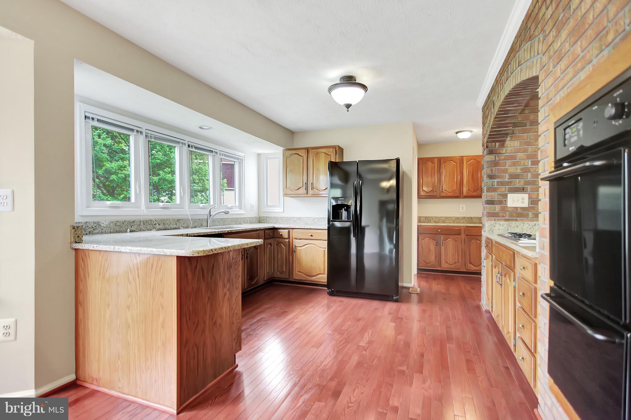 15 Carrollton Road Sterling, VA 20165 - Photo 11 of 30 Beautiful Light filled Kitchen