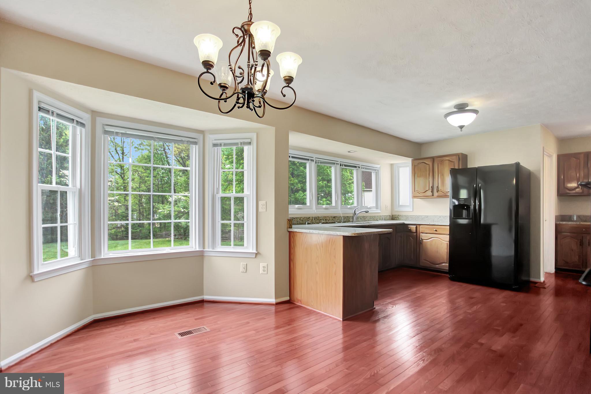 15 Carrollton Road Sterling, VA 20165 - Photo 12 of 30 Bay Window for Eat-In Kitchen Dining