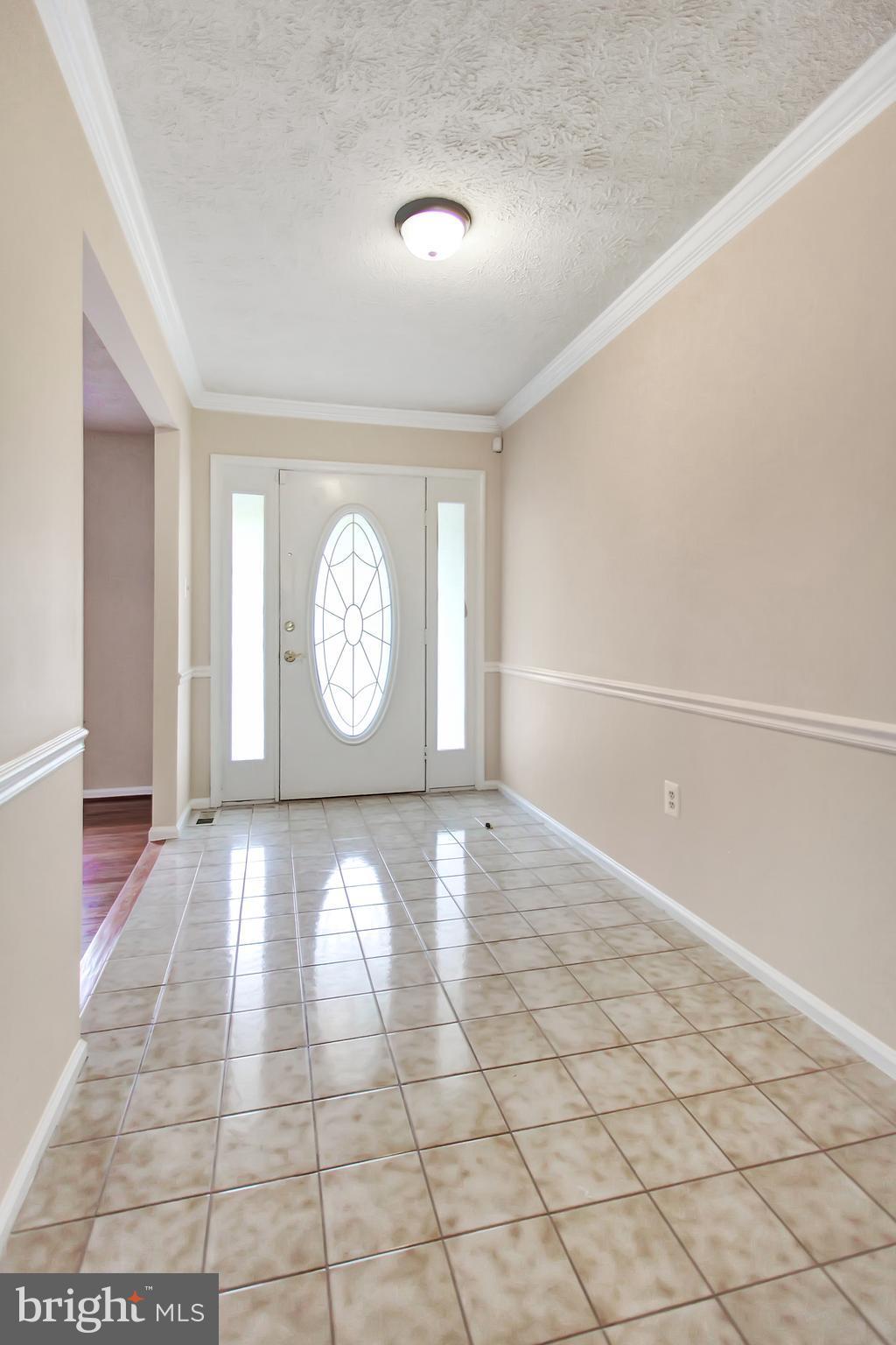 15 Carrollton Road Sterling, VA 20165 - Photo 5 of 30 Inside Foyer area