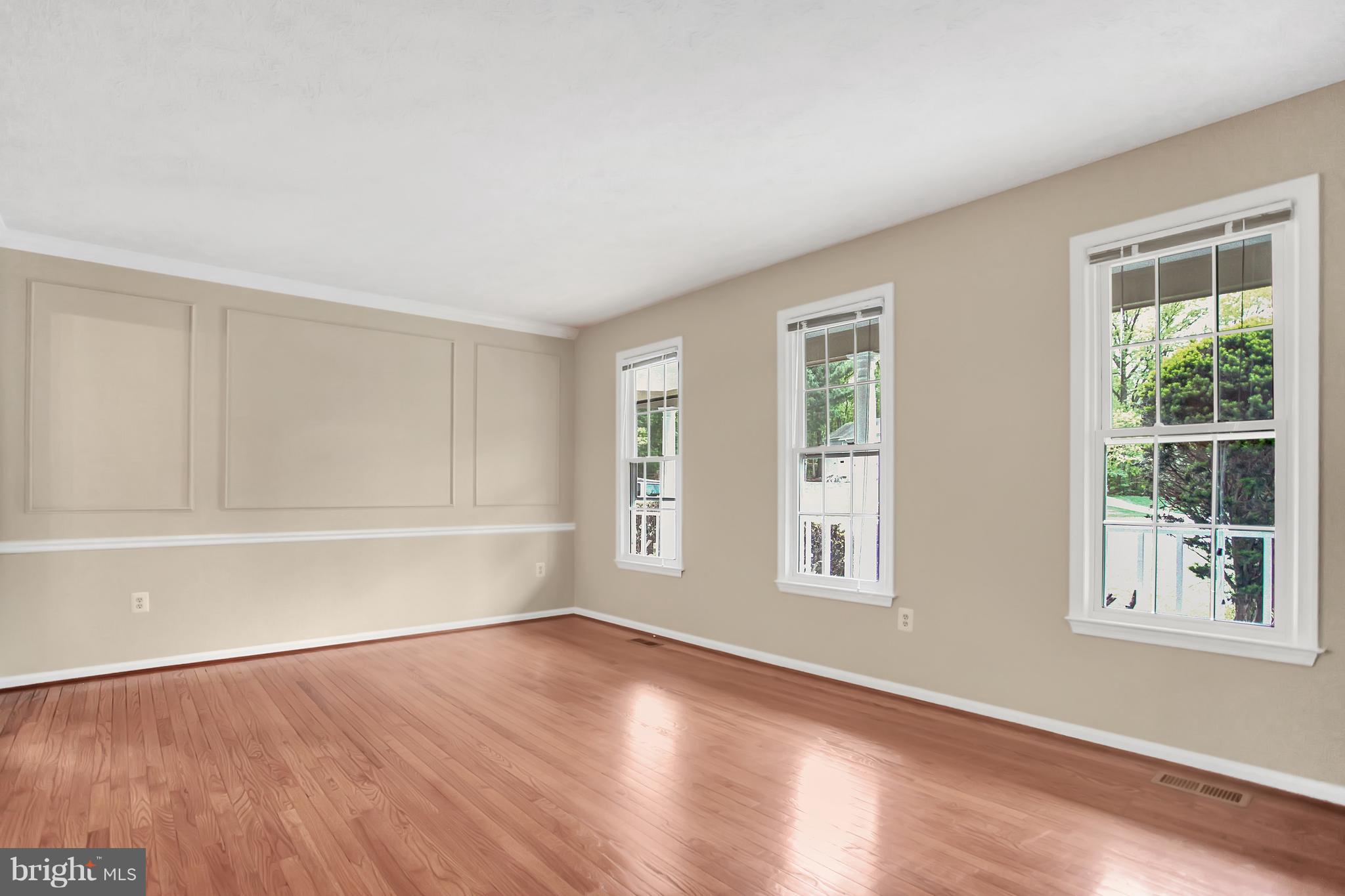 15 Carrollton Road Sterling, VA 20165 - Photo 6 of 30 Living Room