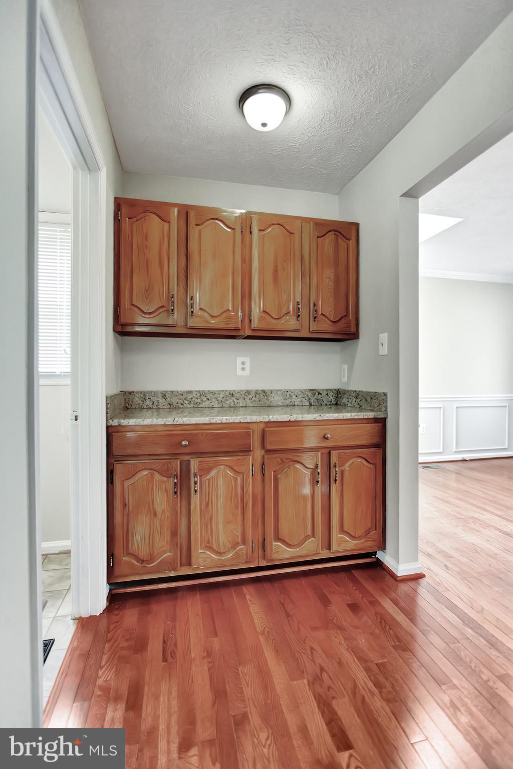 15 Carrollton Road Sterling, VA 20165 - Photo 9 of 30 Butler's Pantry Right off the Formal Dining Room