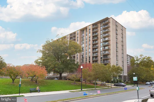 $169,900 | 4600 South Four Mile Run Drive, Unit 139, Arlington, VA 22204