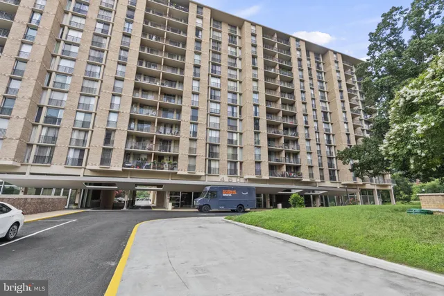 a large building with a street