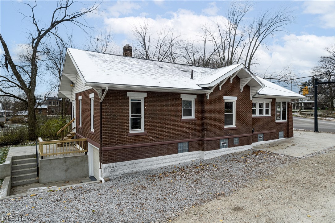 613 Wooster Road North Barberton, OH 44203 - Photo 5 of 32 Gallery Image 5