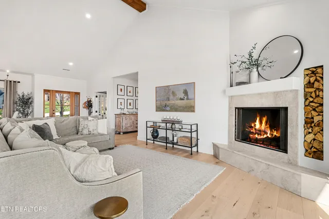 $1,040,000 | 211 Osprey Circle, Vonore, TN 37885