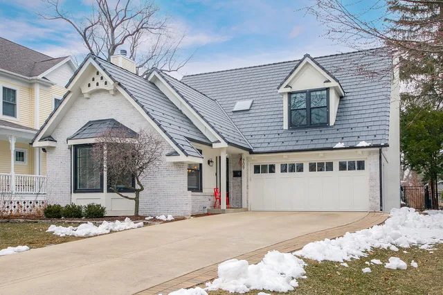 $929,000 | 709 Pleasant Avenue, Glen Ellyn, IL 60137