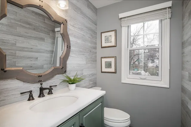 $929,000 | 709 Pleasant Avenue, Glen Ellyn, IL 60137