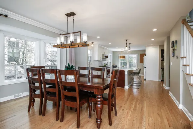 $929,000 | 709 Pleasant Avenue, Glen Ellyn, IL 60137