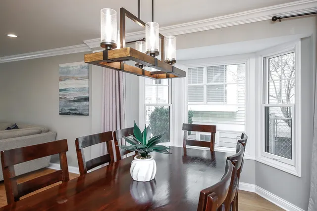 $929,000 | 709 Pleasant Avenue, Glen Ellyn, IL 60137