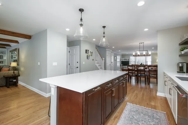 $929,000 | 709 Pleasant Avenue, Glen Ellyn, IL 60137