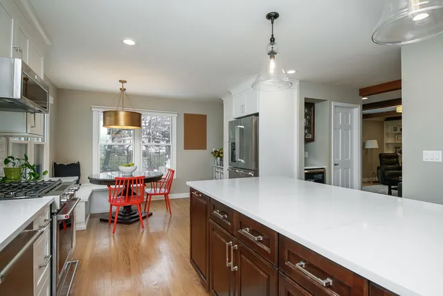 $929,000 | 709 Pleasant Avenue, Glen Ellyn, IL 60137