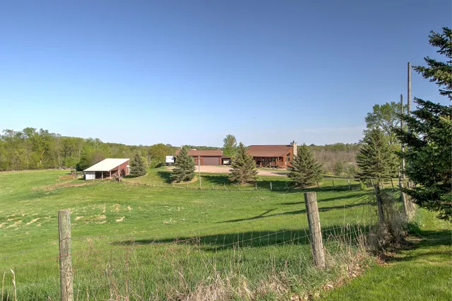 $579,900 | 2200 405th Avenue Northwest, Braham, MN 55006
