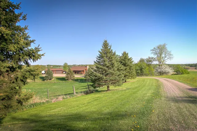 $579,900 | 2200 405th Avenue Northwest, Braham, MN 55006