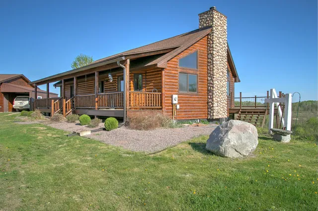 $579,900 | 2200 405th Avenue Northwest, Braham, MN 55006