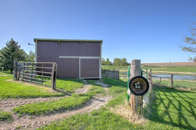 $579,900 | 2200 405th Avenue Northwest, Braham, MN 55006