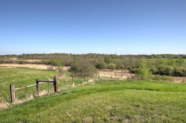 $579,900 | 2200 405th Avenue Northwest, Braham, MN 55006