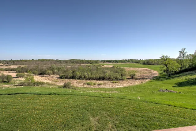 $579,900 | 2200 405th Avenue Northwest, Braham, MN 55006