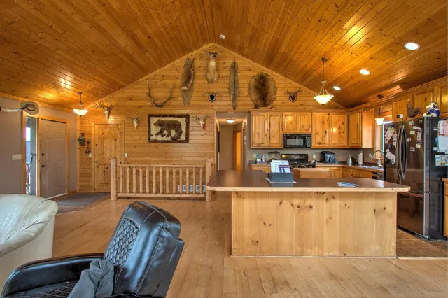 $579,900 | 2200 405th Avenue Northwest, Braham, MN 55006