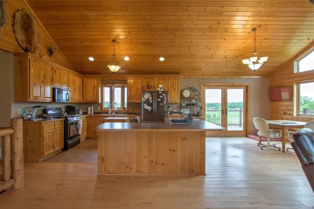 $579,900 | 2200 405th Avenue Northwest, Braham, MN 55006