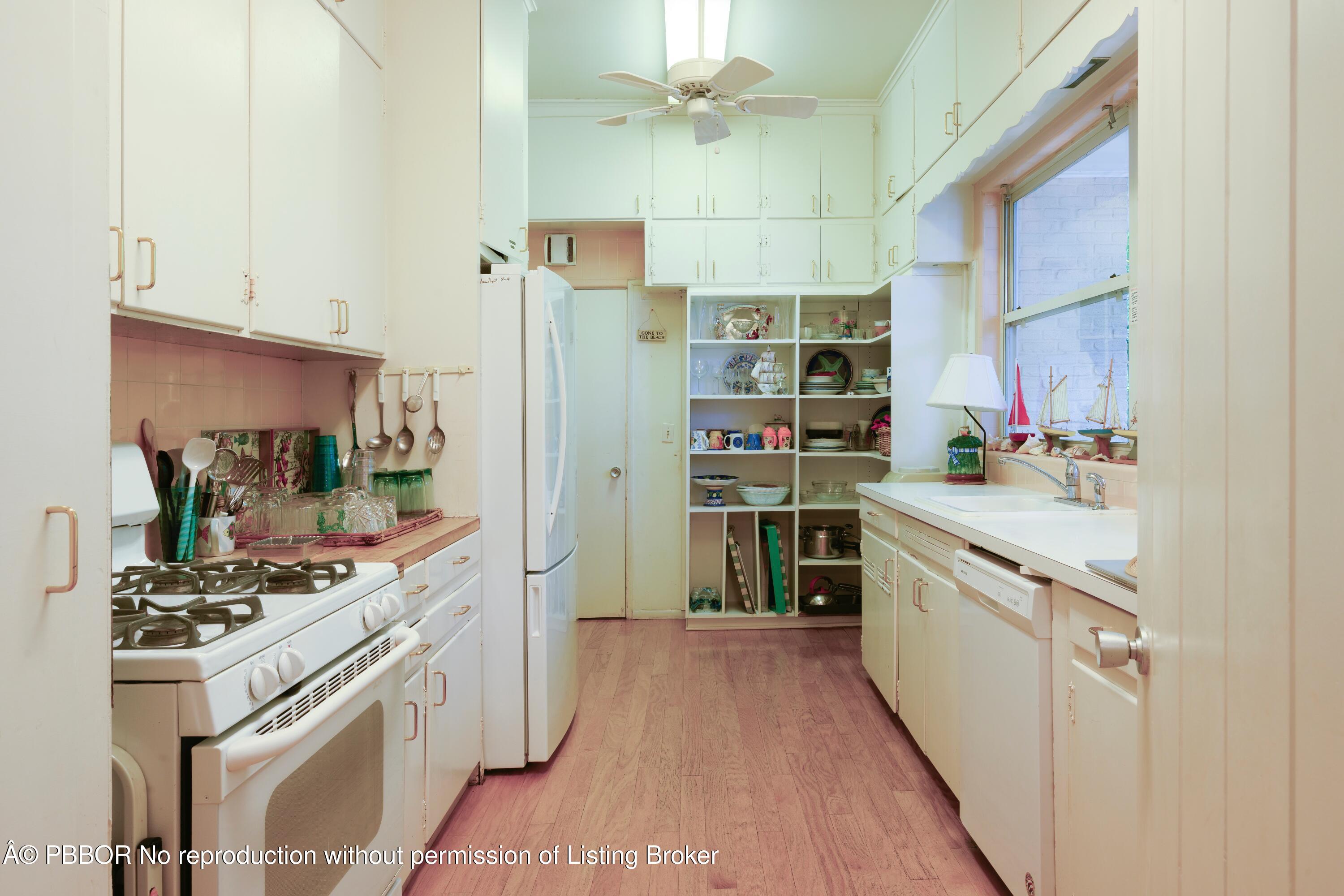 110 Merrain Road Palm Beach, FL 33480 - Photo 11 of 23 Kitchen