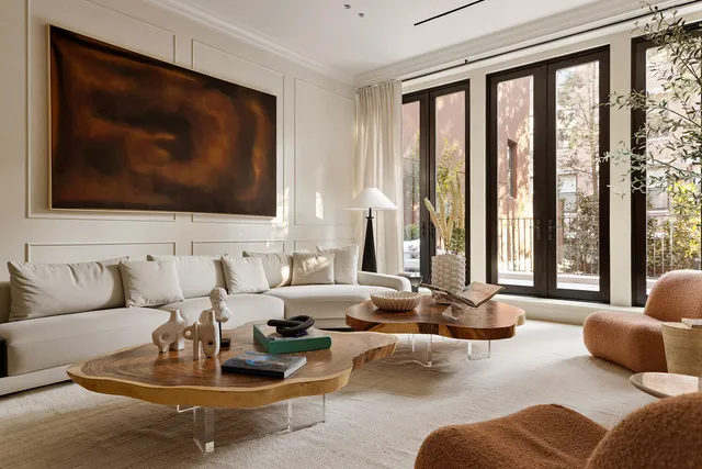 a black and white photo of a living room