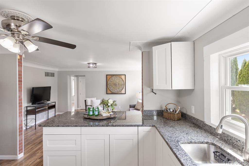 25401 Clark Road New Boston, MI 48164 - Photo 8 of 29