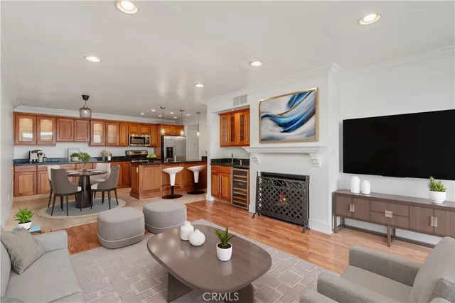 $599,000 | 911 North Kings Road, Unit 319, West Hollywood, CA 90069