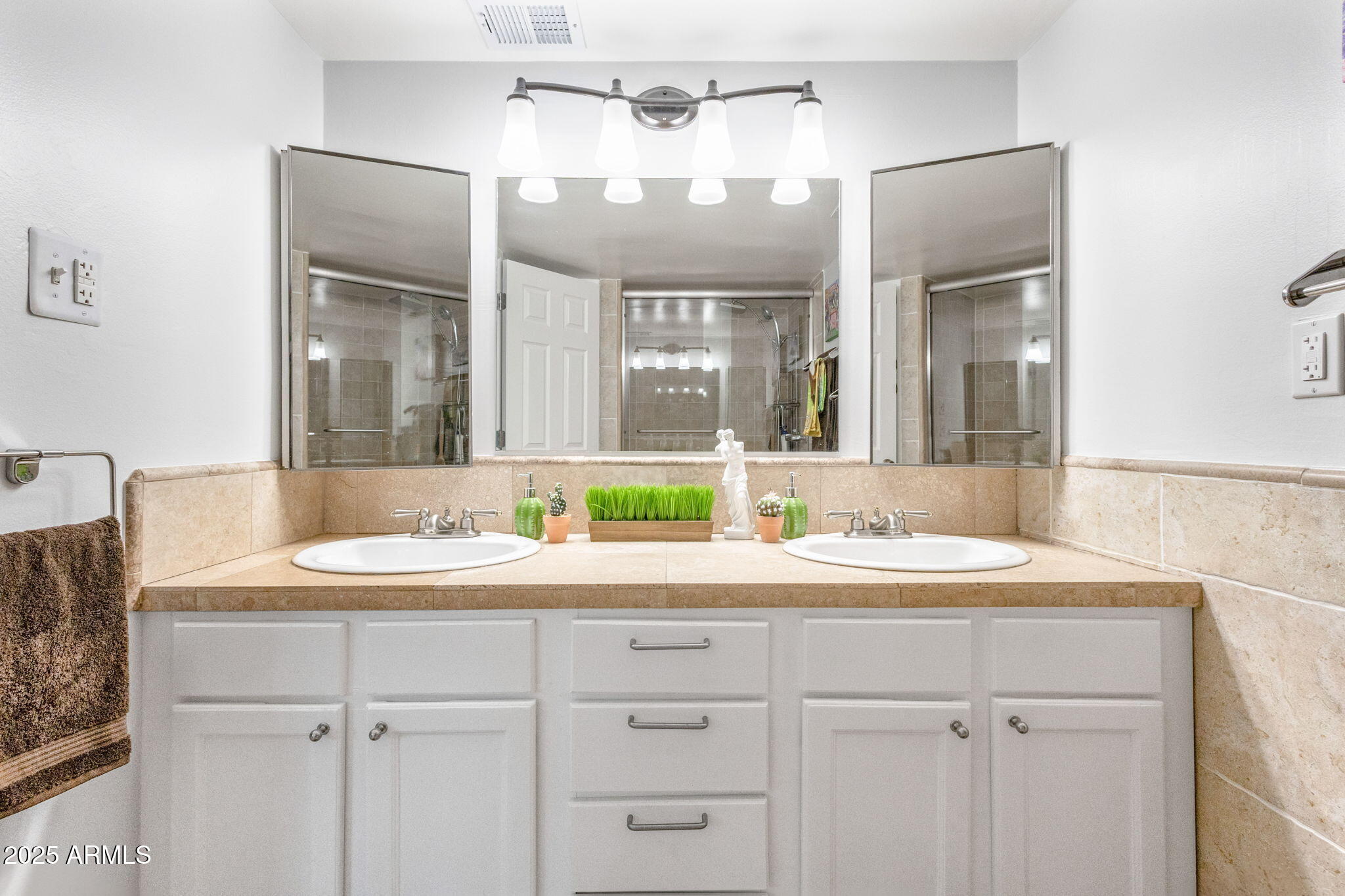 349 East Thomas Road, Unit E401 Phoenix, AZ 85012 - Photo 22 of 33 20-web-or-mls-22