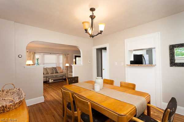 3884 Parkdale Road Cleveland, OH 44121 - Photo 5 of 18