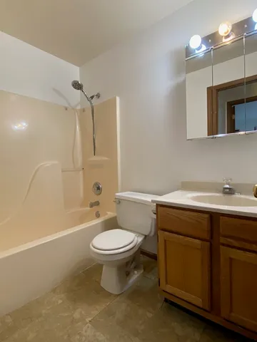 $1,700 | 1372 Cunat Court, Unit 1B, Lake In The Hills, IL 60156