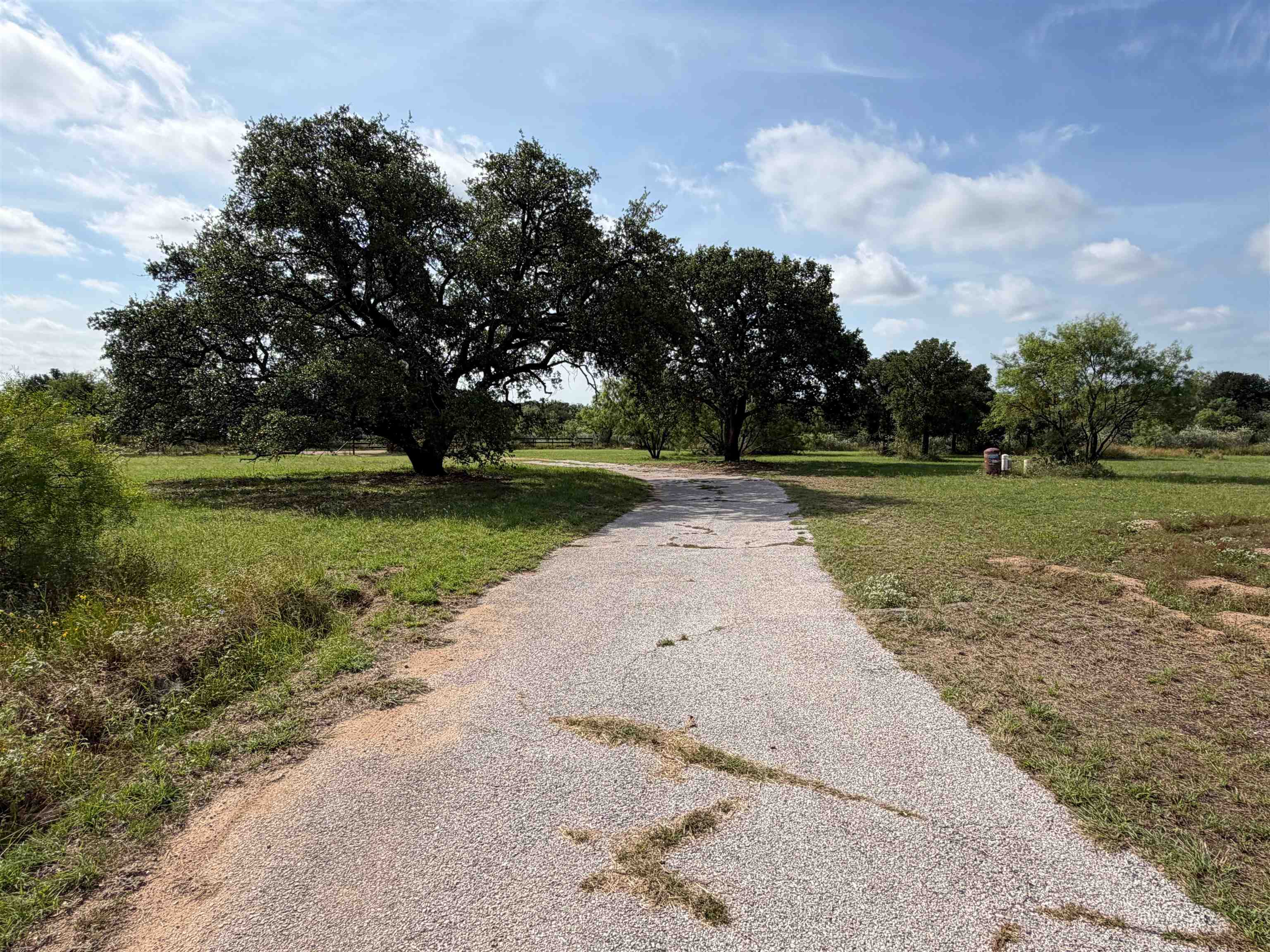 206 Thurman Loop Llano, TX 78643 - Photo 5 of 41