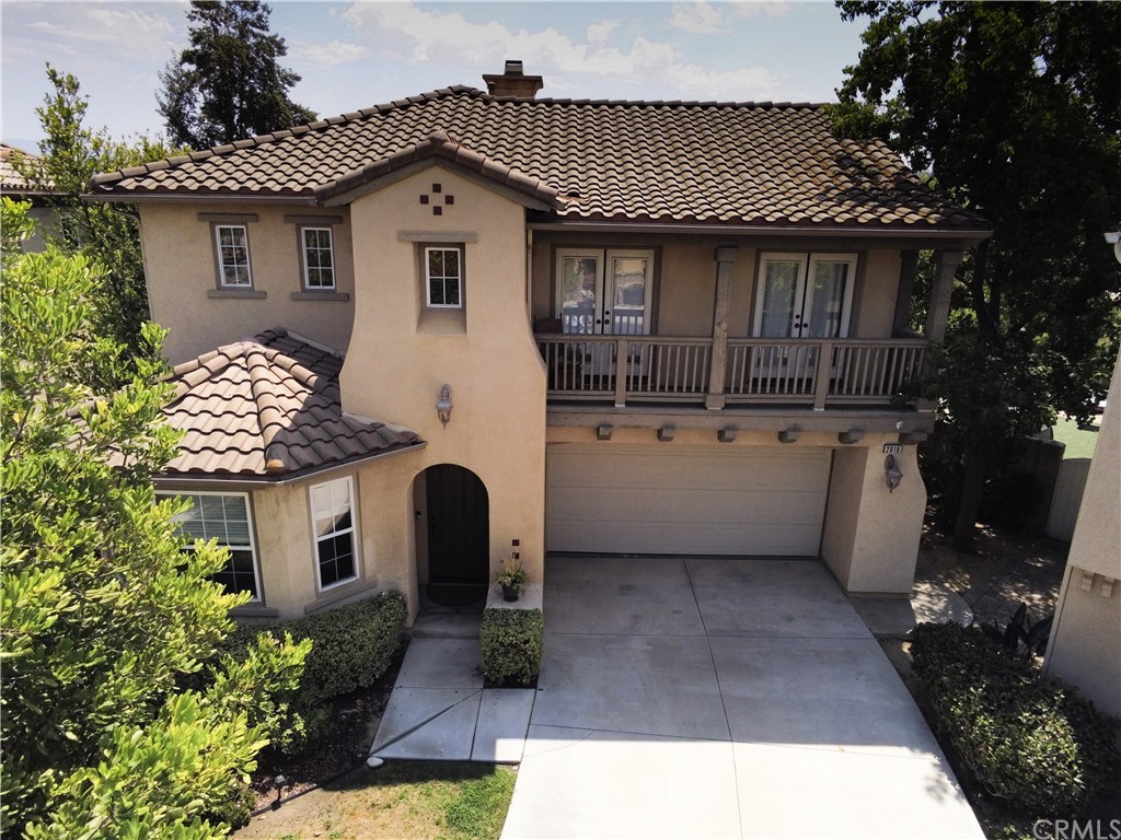 a view of a house with a backyard