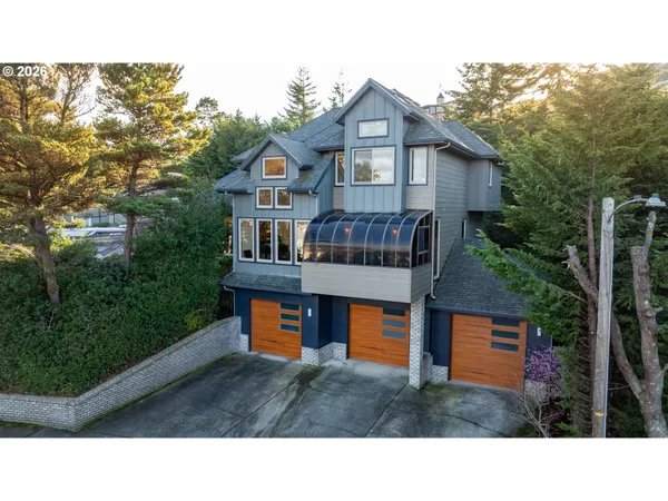 $950,000 | 2024 Cedar Court, North Bend, OR 97459