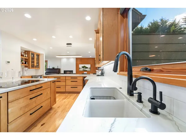 $950,000 | 2024 Cedar Court, North Bend, OR 97459