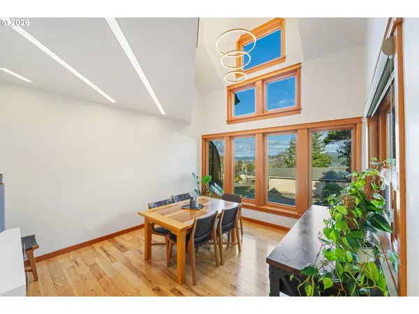 $950,000 | 2024 Cedar Court, North Bend, OR 97459