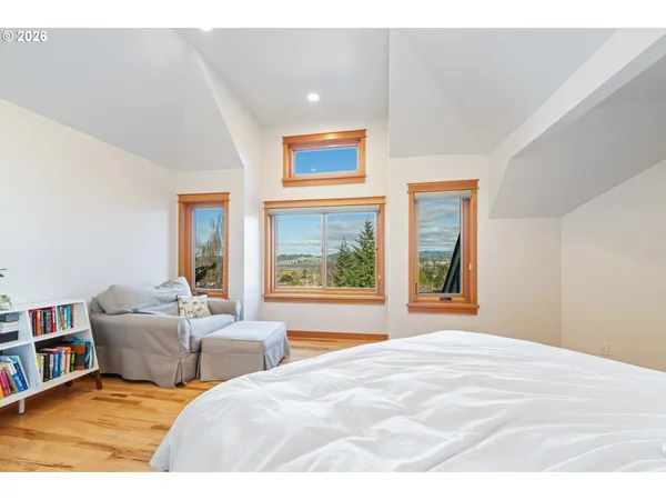 $950,000 | 2024 Cedar Court, North Bend, OR 97459