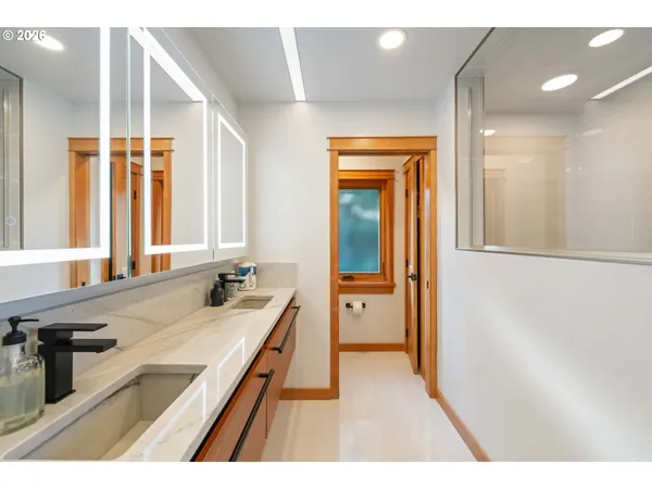 $950,000 | 2024 Cedar Court, North Bend, OR 97459