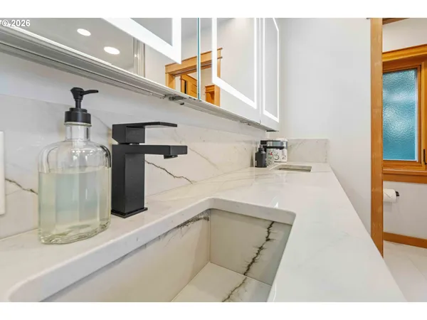 $950,000 | 2024 Cedar Court, North Bend, OR 97459