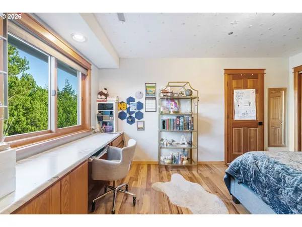 $950,000 | 2024 Cedar Court, North Bend, OR 97459