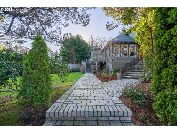 $950,000 | 2024 Cedar Court, North Bend, OR 97459