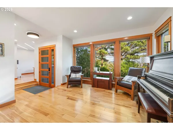 $950,000 | 2024 Cedar Court, North Bend, OR 97459