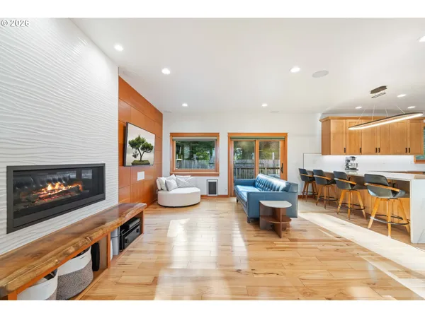 $950,000 | 2024 Cedar Court, North Bend, OR 97459