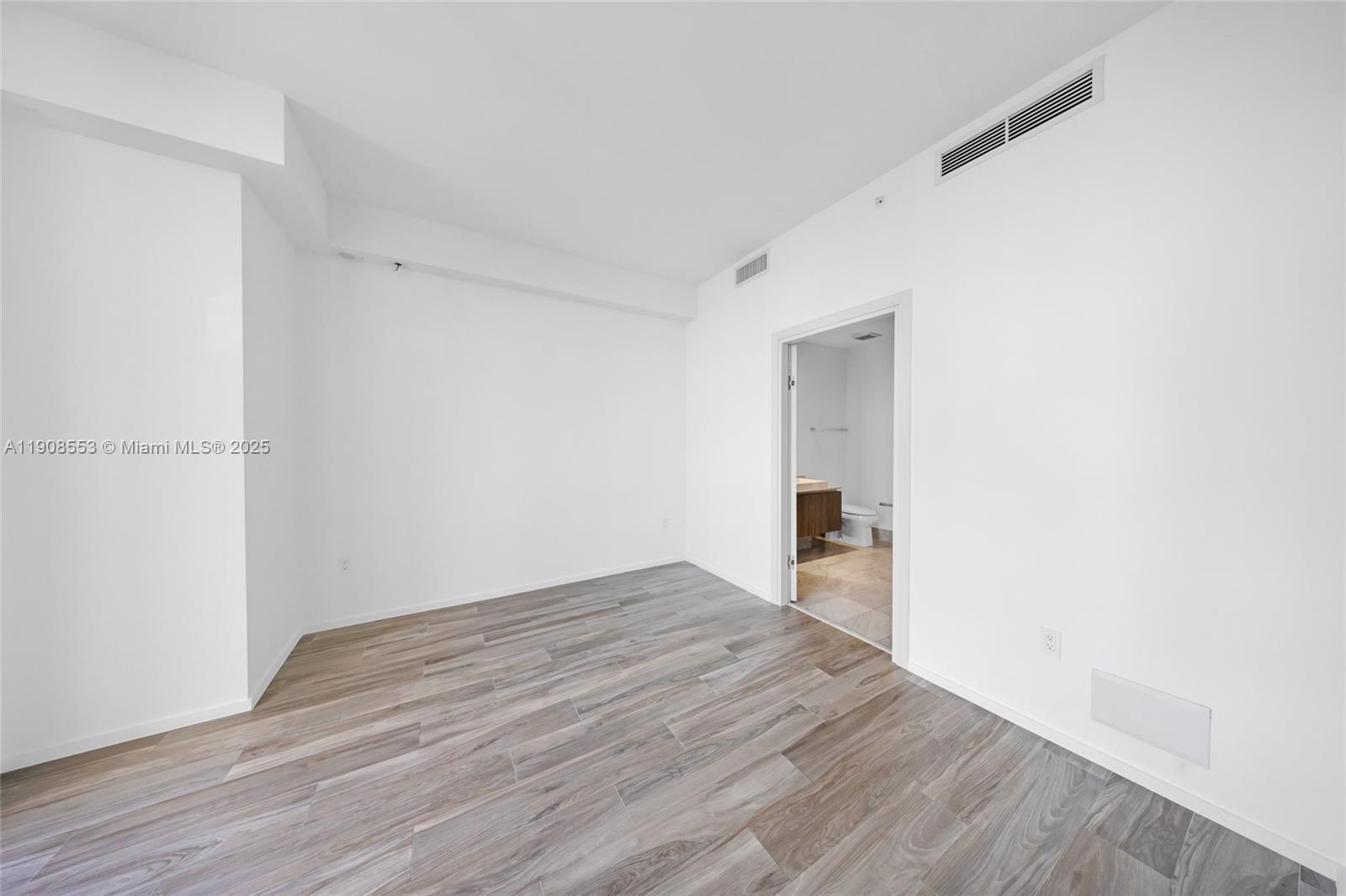 801 South Miami Avenue, Unit 5204 Miami, FL 33131 - Photo 13 of 31 a view of empty room with wooden floor