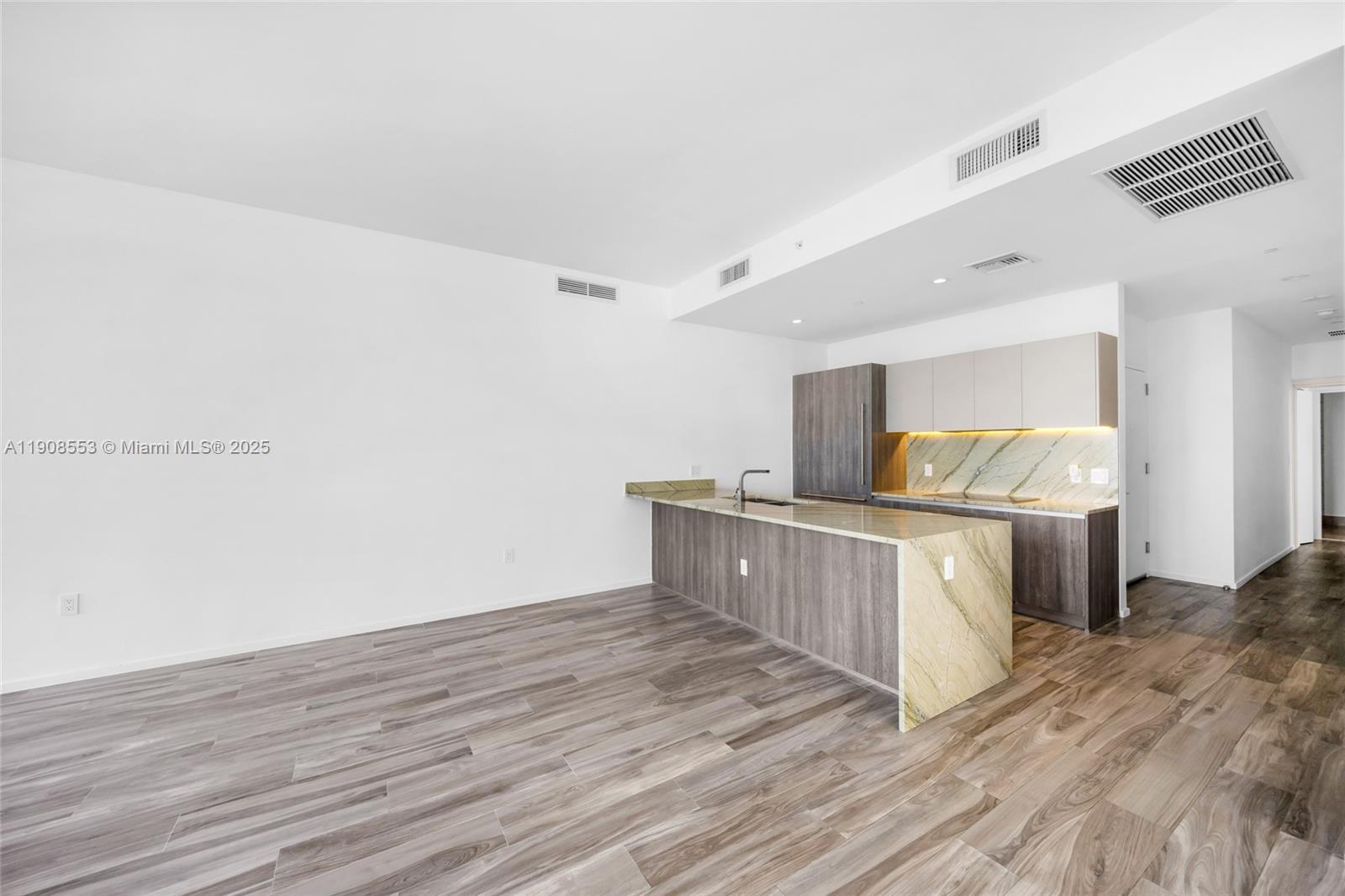 801 South Miami Avenue, Unit 5204 Miami, FL 33131 - Photo 8 of 31 a view of utility room