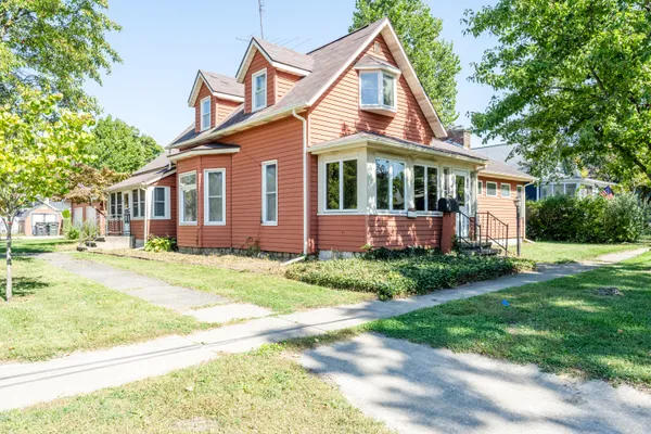 $270,000 | 201 Sycamore Street East, Three Oaks, MI 49128
