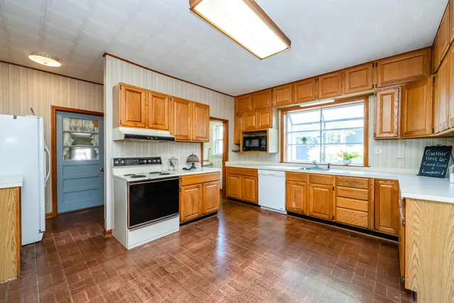 $299,000 | 201 Sycamore Street East, Three Oaks, MI 49128