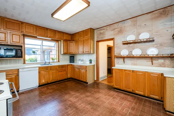 $270,000 | 201 Sycamore Street East, Three Oaks, MI 49128
